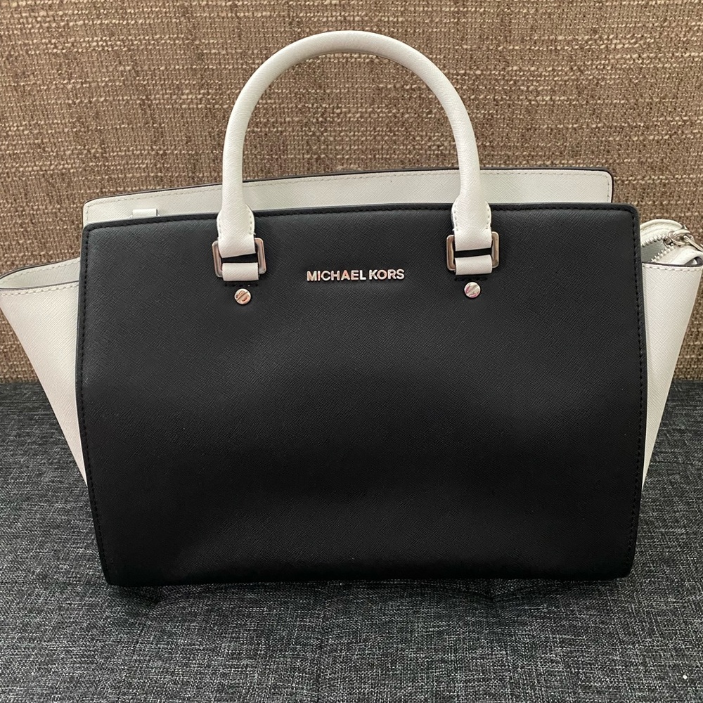 Authentic Michael Kors tote bag w/ shoulder strap